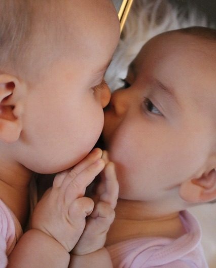 P4 Oneness - Everything is Connected 2 infant 536412 640 e1717018632218 Paradigm 3k