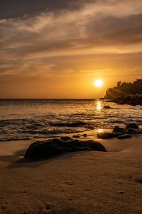 beach-7643443_640