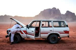 car-repair-4836140_640